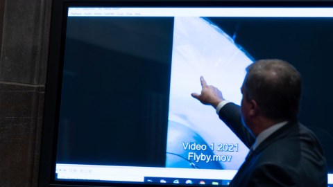 the-pentagon-publishes-a-new-batch-of-files-with-more-than-40-videos-about-ufos