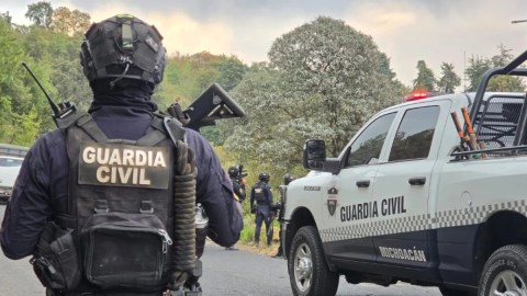 armed-men-ambush-police-officers-in-michoacan,-leaving-6-officers-and-a-civilian-injured