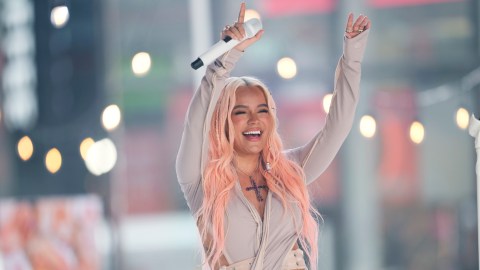 from-medellin-to-the-world:-remezcla-mas-reviews-karol-g’s-career-in-“spotlight-lessons”