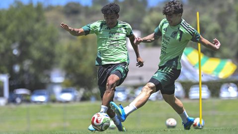 “vasco”-aguirre-thanks-the-six-“sparring-partners”-of-the-mexico-team