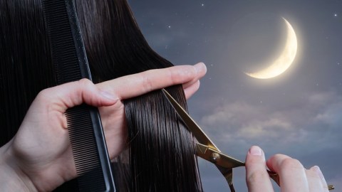 when-to-cut-your-hair-to-make-it-grow-faster,-according-to-astrology
