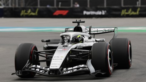 checo-perez-abandons-his-first-race-since-his-return-to-f1