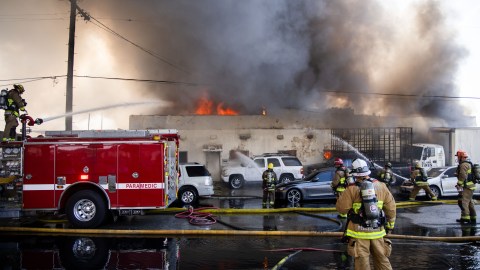 massive-fire-forces-home-confinement-in-los-angeles-county-city