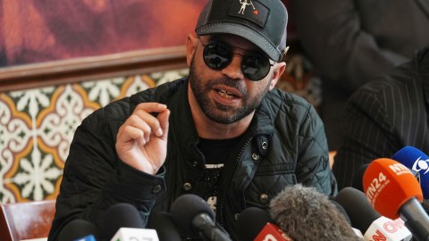 enrique-tarrio,-former-leader-of-the-proud-boys-who-stormed-the-capitol,-will-seek-millions-from-the-fund-promoted-by-trump