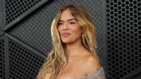 karol-g-dazzles-on-the-ama’s-red-carpet