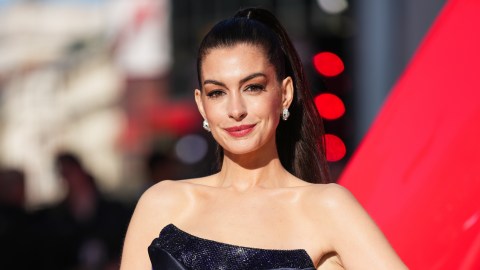 anne-hathaway-revealed-that-she-was-blind-in-one-eye-for-10-years
