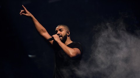 drake-breaks-michael-jackson’s-record-for-most-no.-1-hits-on-billboard