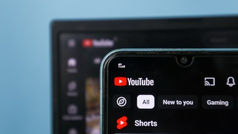 youtube-will-label-content-created-by-ai-to-put-an-end-to-hyperrealistic-deepfakes