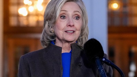 hillary-clinton-mocks-the-possibility-of-seeing-trump’s-face-printed-on-a-$250-bill