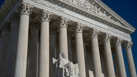 the-supreme-court-overturns-the-death-sentence-of-an-african-american,-determines-racial-discrimination
