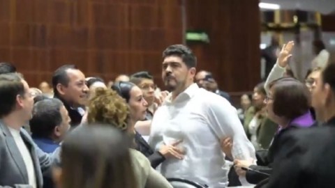 mexican-representative-was-caught-challenging-another-legislator-with-blows-in-the-middle-of-a-session-of-congress