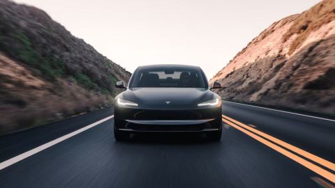 tesla-mannequin-3-or-tesla-mannequin-y:-which-one-is-better-to-buy-in-2026?