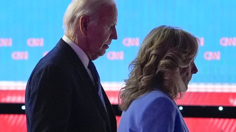 trump-attacks-biden’s-wife-for-not-supporting-him-the-night-he-declared-his-defeat