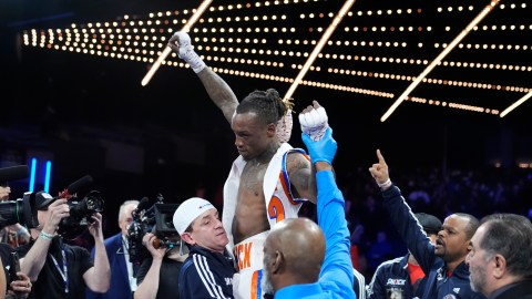 o’shaquie-foster-fought-to-retain-his-title-against-raymond-ford