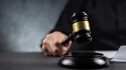 washington-couple-accused-of-stealing-$2.6-million-from-deceased-elderly-man-after-tracking-down-obituaries