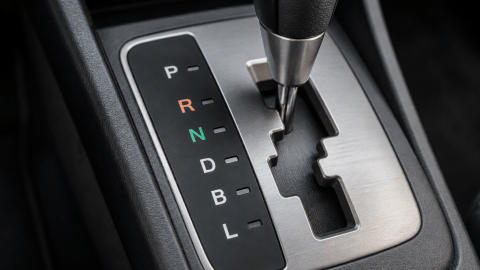 neither-d-nor-p:-the-two-letters-of-the-automatic-car-that-can-save-you-on-an-uphill-or-downhill-climb