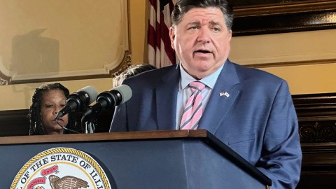 illinois-governor-suspends-public-activities-after-finishing-at-health-center