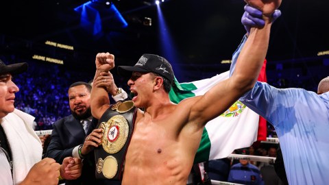 jaime-munguia-took-advantage-of-his-experience-to-dethrone-toro-resendiz