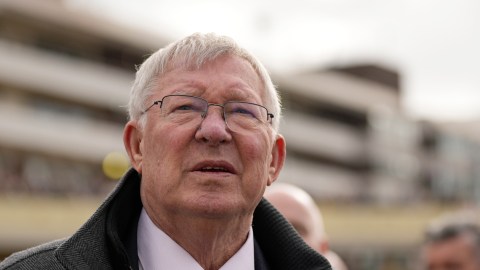 sir-alex-ferguson-transferred-to-hospital-before-manchester-united-liverpool