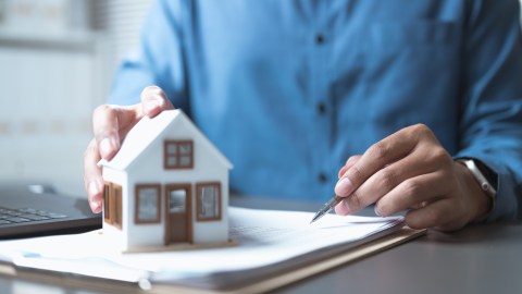 home-prices-fell-in-some-us-cities,-attom-data-shows