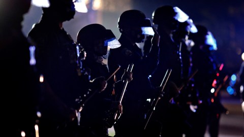 hispanic-arrested-after-barricading-himself-for-ten-hours-in-los-angeles