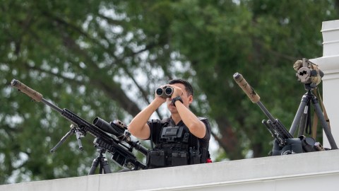 secret-service-shoots-subject-near-washington-monument;-protocols-activated-in-the-white-house