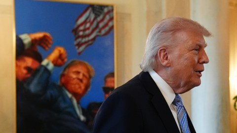 most-americans-say-trump-is-not-fit-to-govern,-poll-reveals