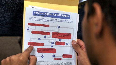 young-man-from-los-angeles-faces-challenges-after-delays-in-daca-renewal