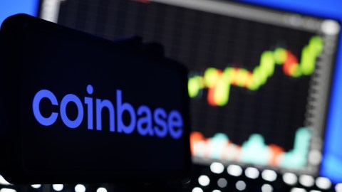 coinbase-announces-the-elimination-of-700-jobs-and-turns-to-ai-to-reduce-costs