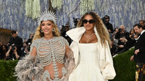 exception-at-the-met-gala?-beyonce-attends-with-blue-ivy-and-opens-debate-on-social-networks