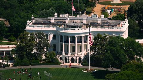 trump-defends-the-high-cost-of-the-ballroom-in-the-white-house:-“it-will-be-magnificent-and-safe!