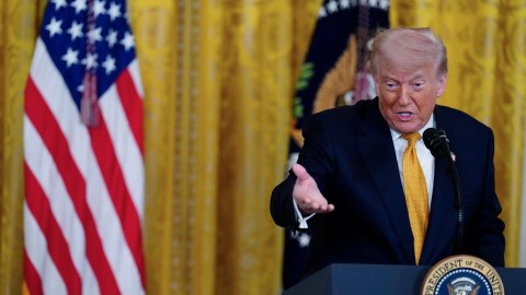 la-opinion-today:-trump-criticizes-the-pope-and-accuses-him-of-endangering-catholics