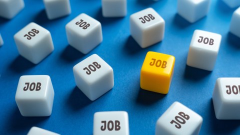 job-offers-and-hiring-in-the-us-were-maintained-before-the-impact-of-the-war