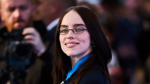 billie-eilish-revealed-the-reason-why-she-would-never-have-cosmetic-surgery:-“i’m-excited-to-get-older”