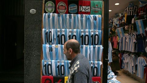why-clothes-are-so-expensive-in-argentina-and-even-the-government-promotes-buying-them-abroad