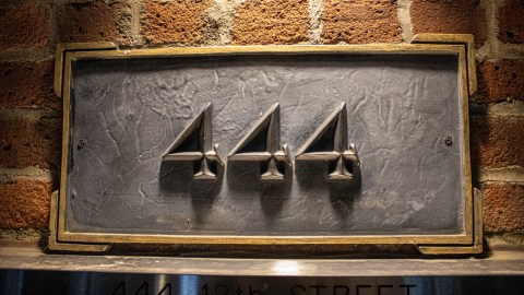 the-positive-and-negative-of-seeing-the-number-444-repeated,-according-to-numerology
