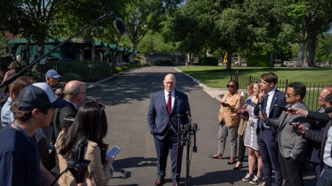 tom-homan-mobilizes-a-lot-of-ice-agents-to-take-up-trump’s-promise-of-mass-deportations