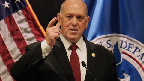 facts-of-the-week-in-immigration:-threat-of-deportations,-but-are-there-plans-to-grant-green-cards-to-undocumented-immigrants?