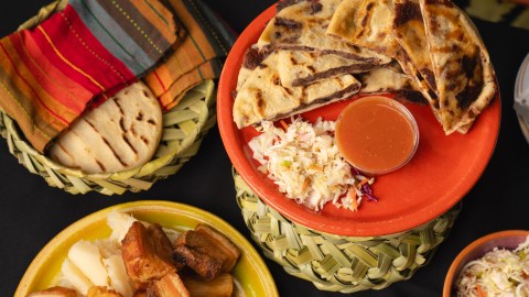with-this-guide-you-can-enjoy-the-best-latin-food-in-la-and-support-entrepreneurs