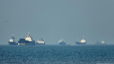 iran-threatens-to-block-the-strait-of-hormuz-to-us-allies