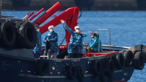 in-pictures:-the-evacuation-of-passengers-from-the-cruise-ship-affected-by-the-hantavirus-in-spain
