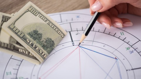 the-zodiac-signs-that-overcome-economic-crises-the-fastest