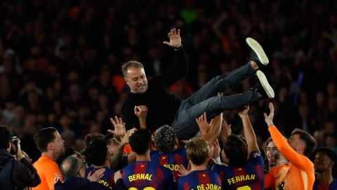 barcelona-players-dedicate-title-to-hansi-flick-for-the-death-of-his-father:-“i-will-never-forget-this”