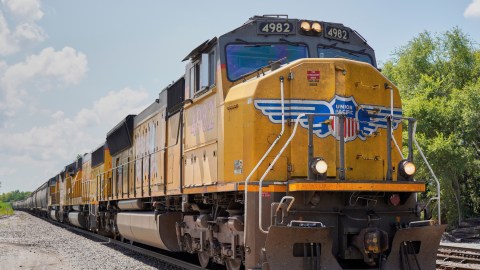 six-people-found-dead-inside-a-train-car-in-laredo,-texas
