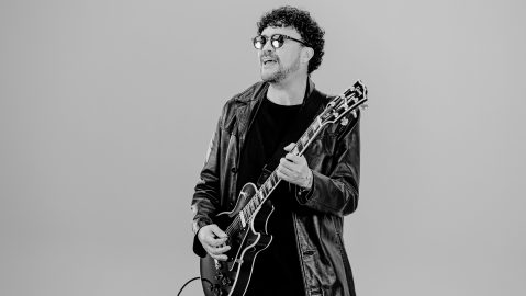 andres-cepeda-puts-“bogota”-in-the-spotlight-with-his-intimate-tour