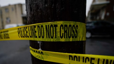 los-angeles-police-investigate-home-invasion-with-children-present