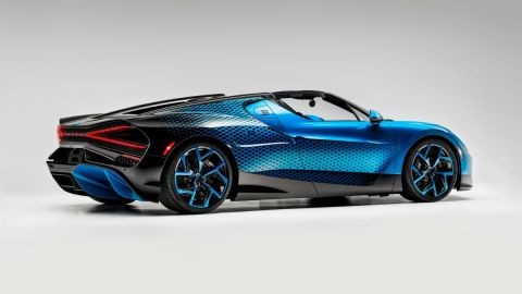 amazing:-bugatti-created-a-w16-mistral-inspired-by-a-dragonfly