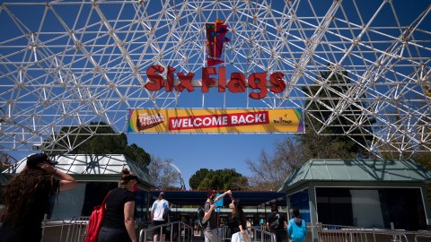 six-flags-magic-mountain-in-los-angeles-closes-due-to-bomb-threat
