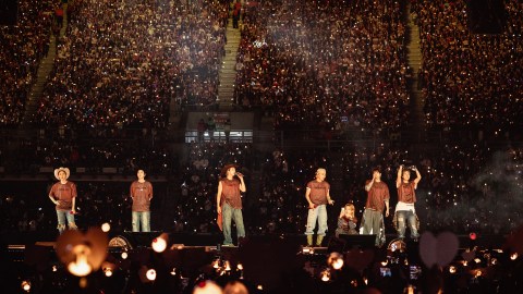 bts-marks-a-before-and-after-in-its-passage-through-mexico-with-the-“arirang-tour”