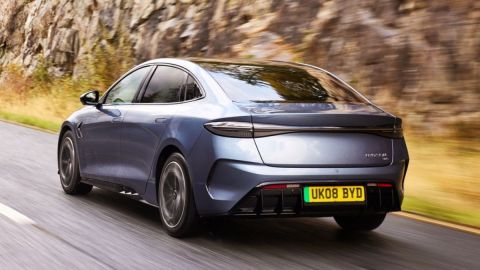 drivers-denounce-cuts-after-“updates”-in-electric-vehicles